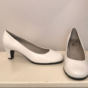 Aerosoles White Heel Shoes